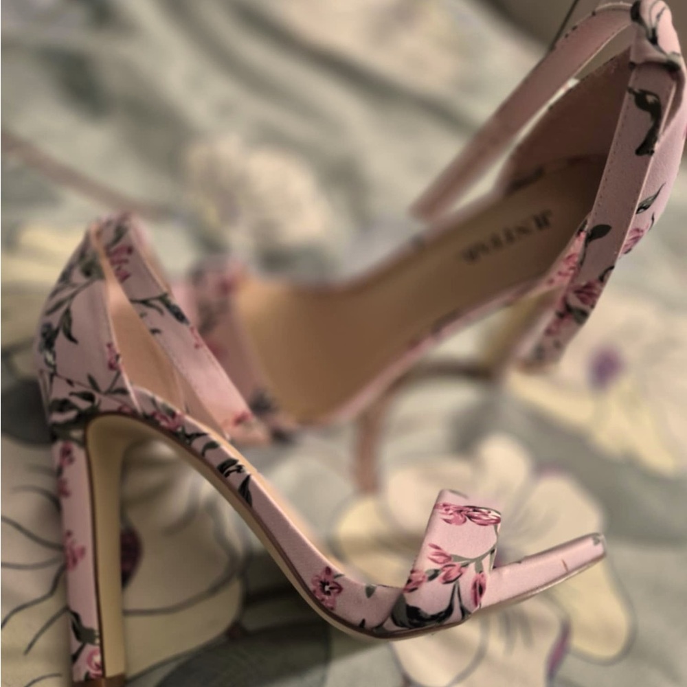 Beautiful Floral Heels From JustFab.